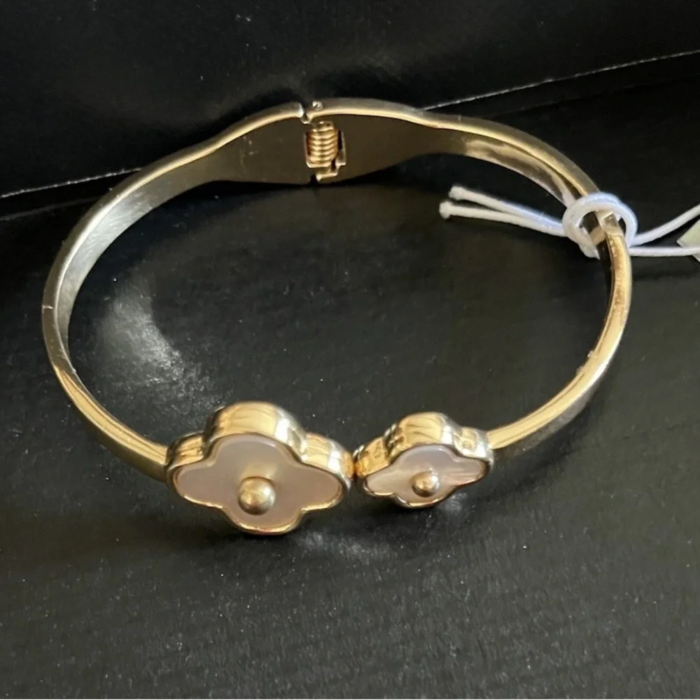 ATTERRI Mother‎ of Pearl Clover Hinged Bracelet